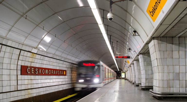 Metro Českomoravská se uzavřelo. Jak se dostat do O2 Areny?